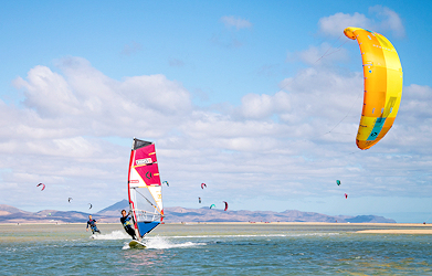 Surfreisen und Kiteurlaub